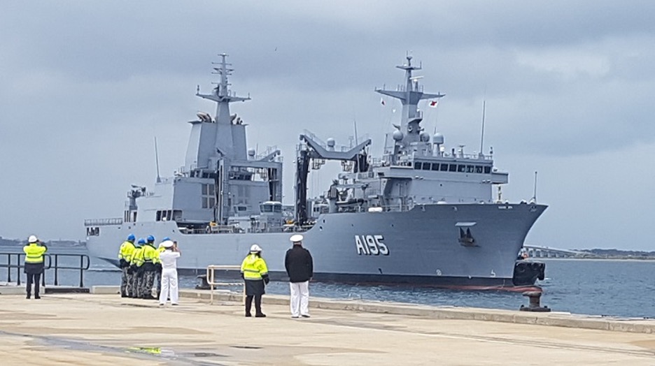 tvetydig Reaktor Himlen Arrival of New Supply Ship for Royal Australian Navy | Defense.info